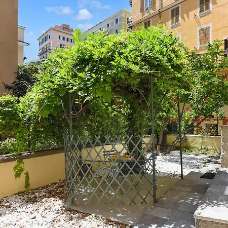 Maisonette With Outdoor Dining - Happy