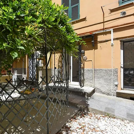 Maisonette With Outdoor Dining - Happy *