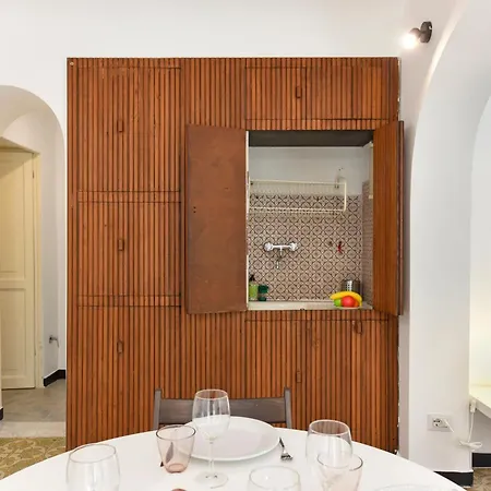 Maisonette With Outdoor Dining - Happy Daire *