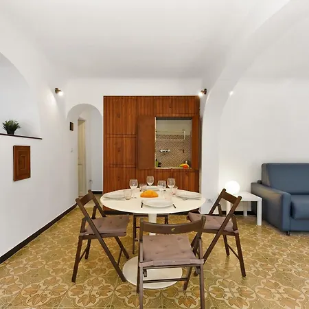 Daire Maisonette With Outdoor Dining - Happy