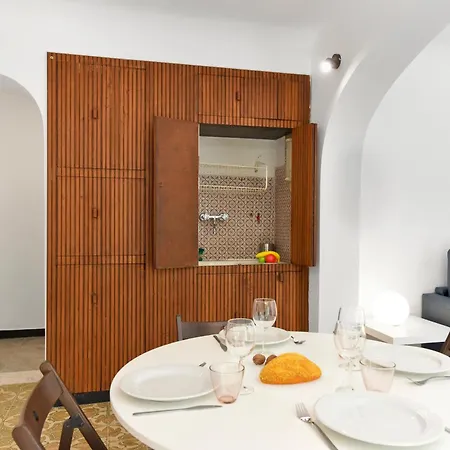 Maisonette With Outdoor Dining - Happy *